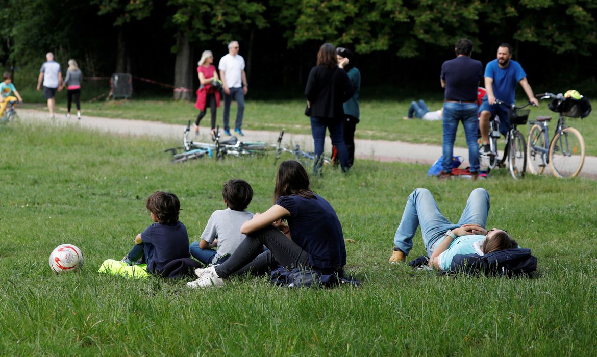 França abrirá bares e praias em segunda fase de flexibilização