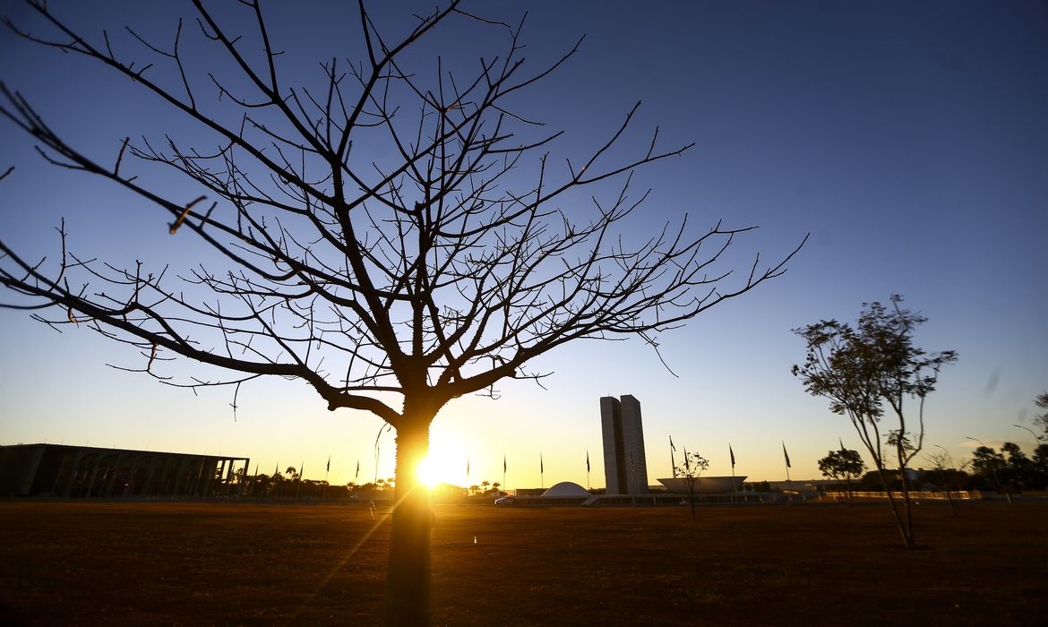 Seca faz governo do Distrito Federal emitir alerta à população