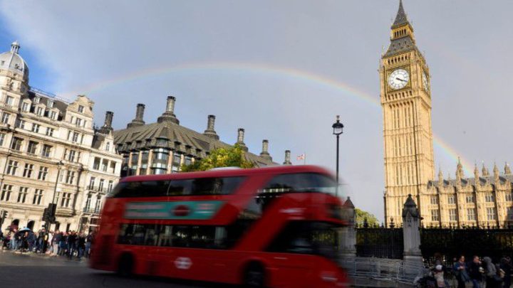 UE pede que Reino Unido tome posição em negociação comercial do Brexit