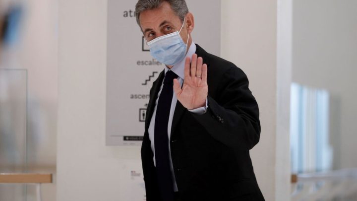 Sarkozy diz estar disposto a processar França para provar inocência