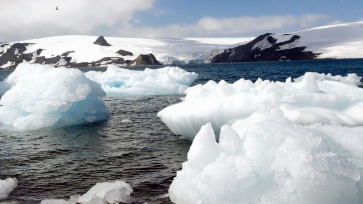 Antártida: degelo provoca separação de iceberg