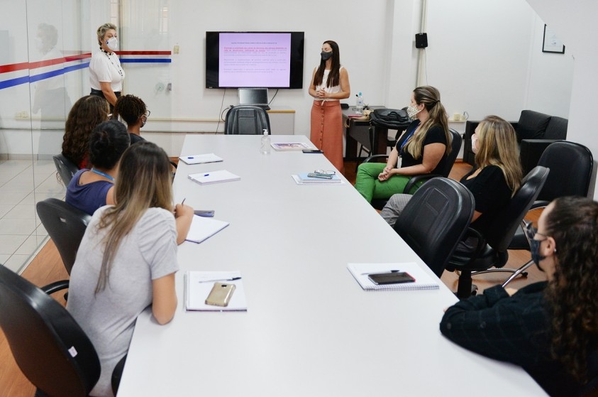 Violência contra mulher é tema de treinamento para servidoras do 156